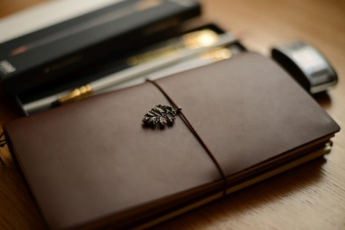 travelers-notebook-2245970_1920