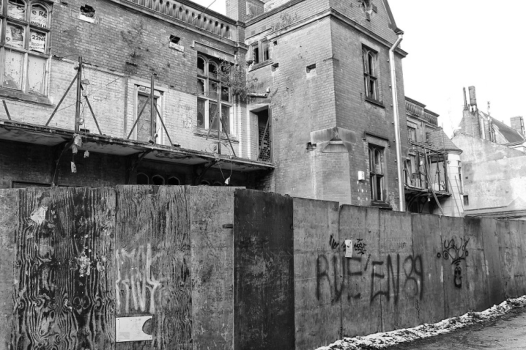 urban-decay-3014424_1920